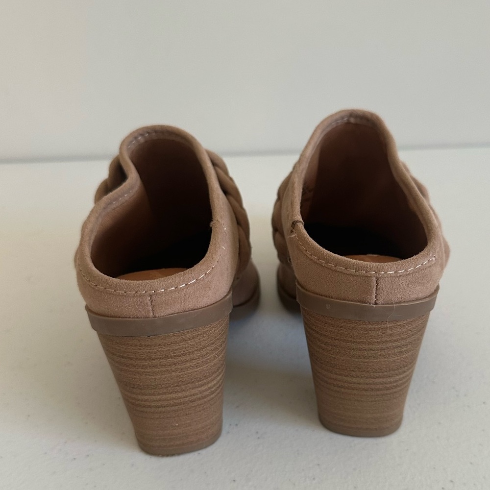 Women’s 8 Universal Thread Avis Suede Tan Braided Pointed Toe Mules - Picture 5 of 6
